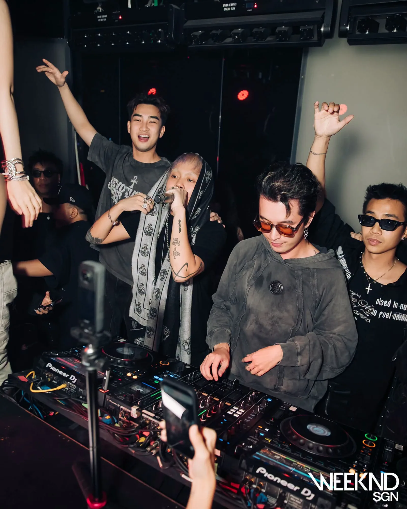 Không khí hip-hop và DJ tại Weeknd SGN Quận 1